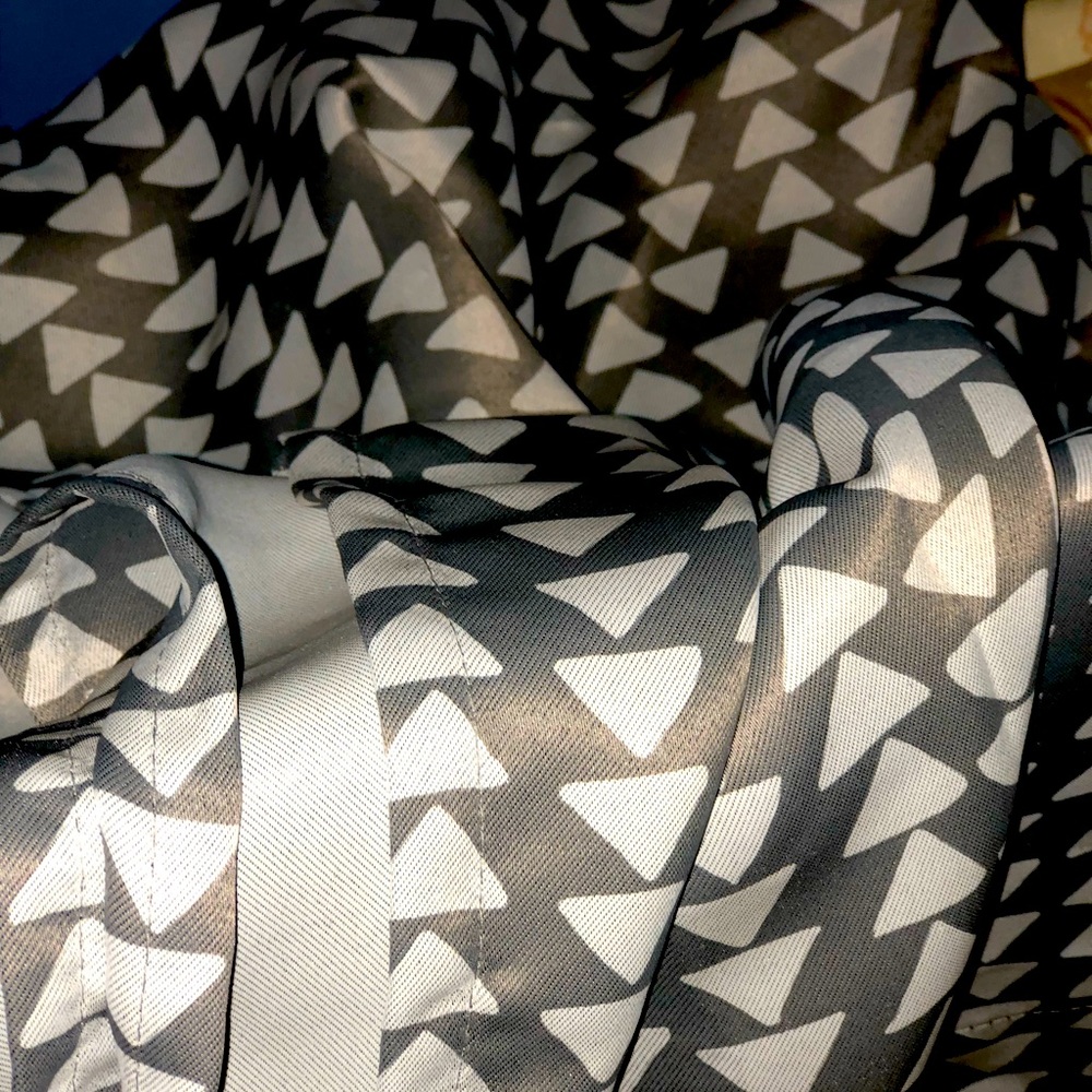 2 curtain panels of retro style geometric triangle design
